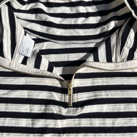 Women’s Short Sleeve Striped Shirt. Medium - Picture 8 of 12